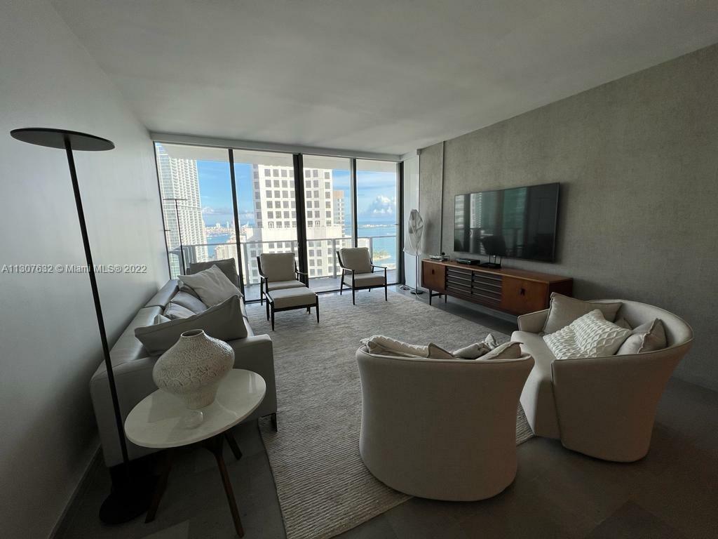 Property Photo: 68 SE 6th St 3103 FL 33131