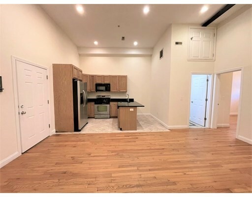 Property Photo: 62 Pleasant Street 9 MA 02148