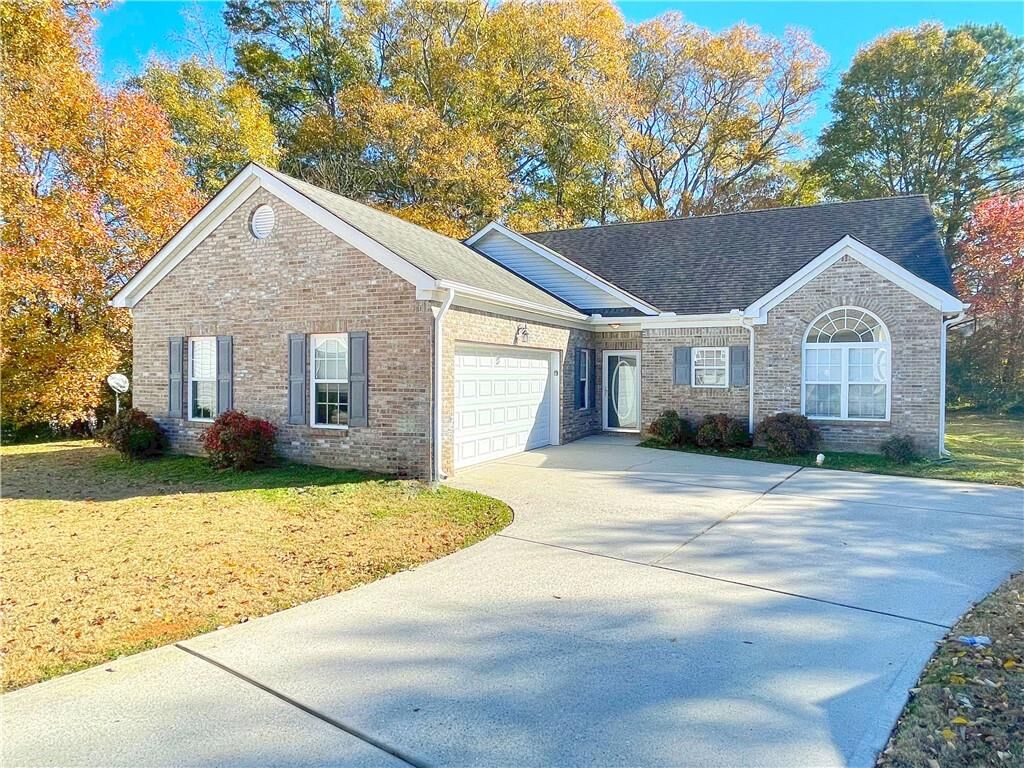 Property Photo: 215 Rivergate Court GA 30238