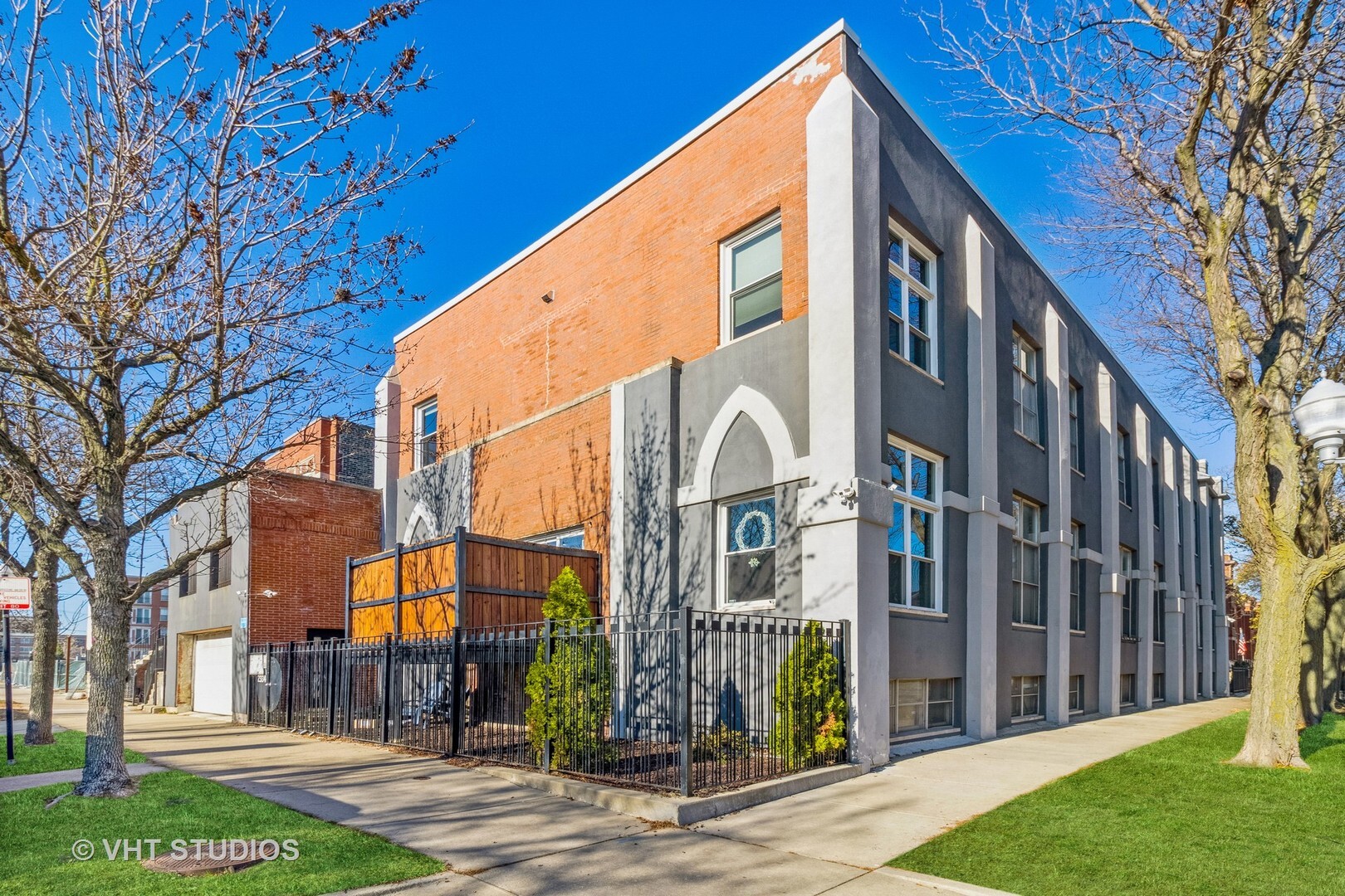 Property Photo:  2334 W Polk Street 2  IL 60612 