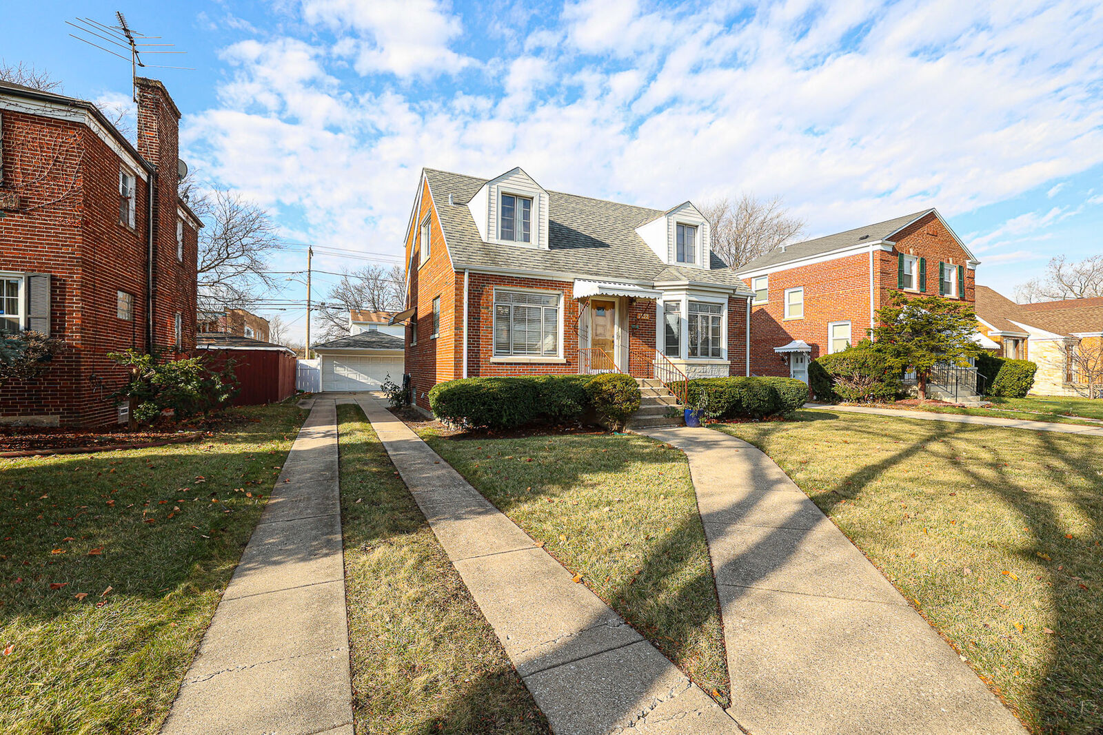 Property Photo: 1522 Hull Avenue IL 60154