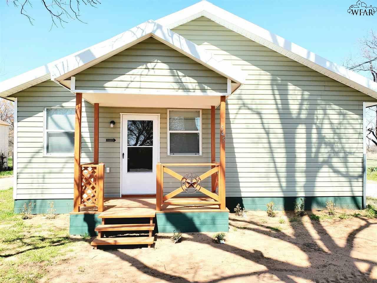 Property Photo: 545 W 3rd Street TX 76354