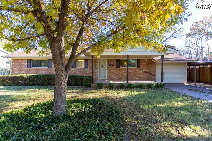 1000 E Beverly Loop  Burkburnett TX 76354 photo