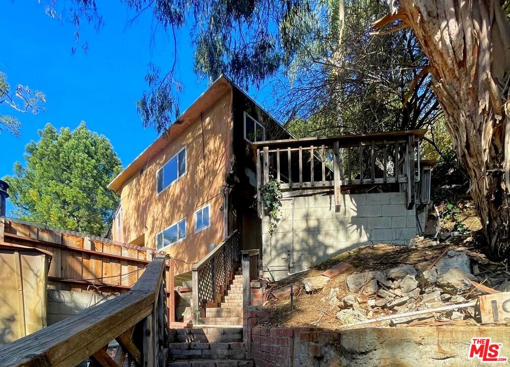 Property Photo:  1930   Weepah Way  CA 90046 