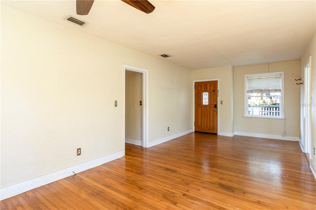 Property Photo: 903 NW 9th Avenue FL 32601
