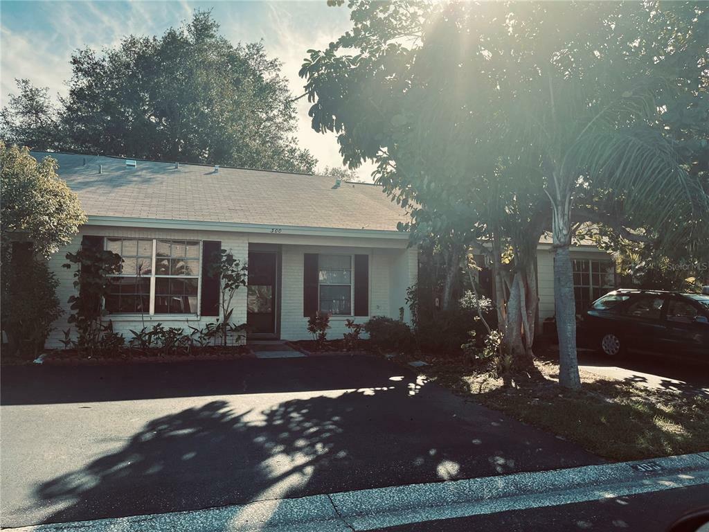 Property Photo:  300 Rogers Court  FL 34695 