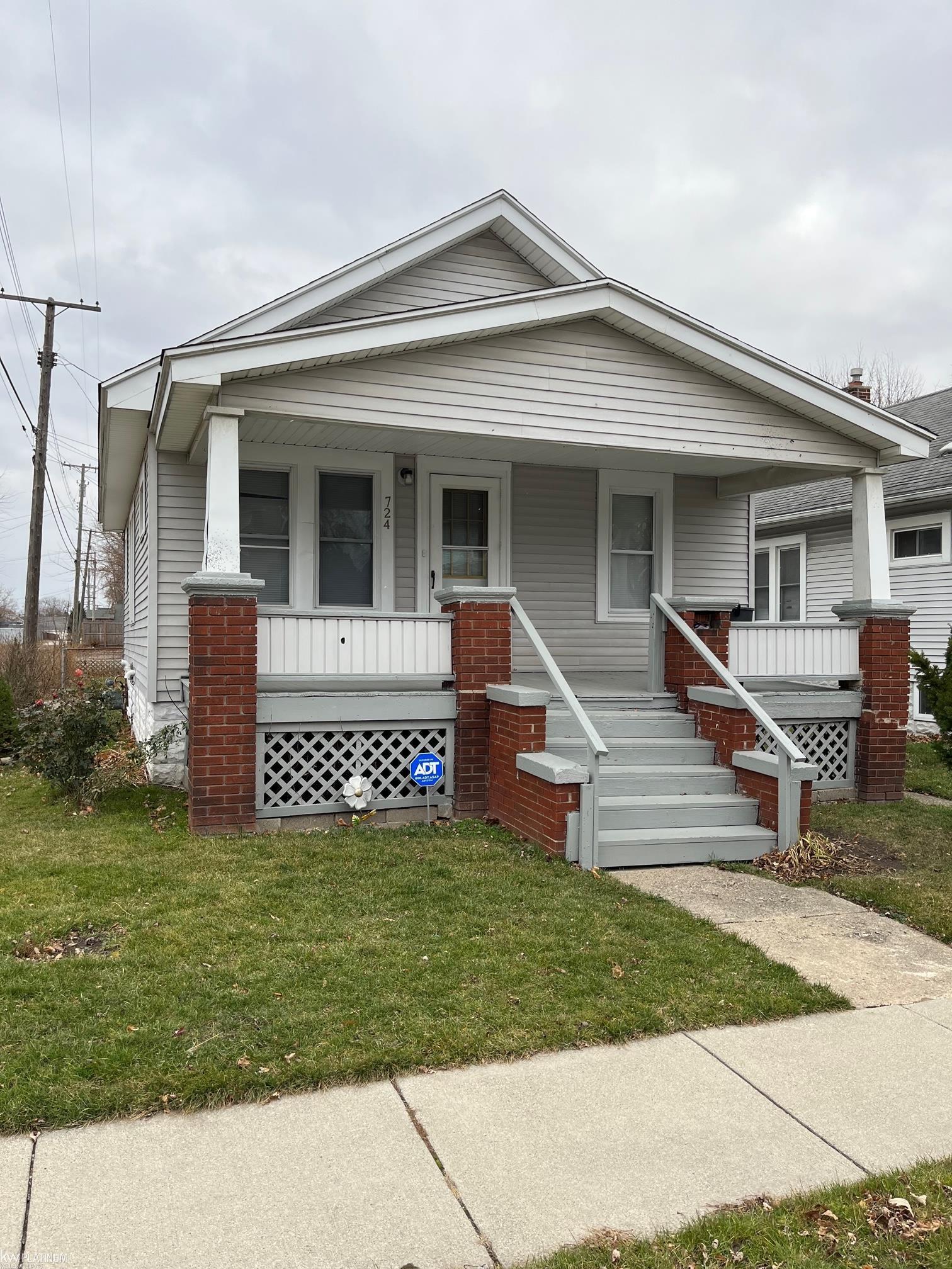 Property Photo:  724 13th St  MI 48060 