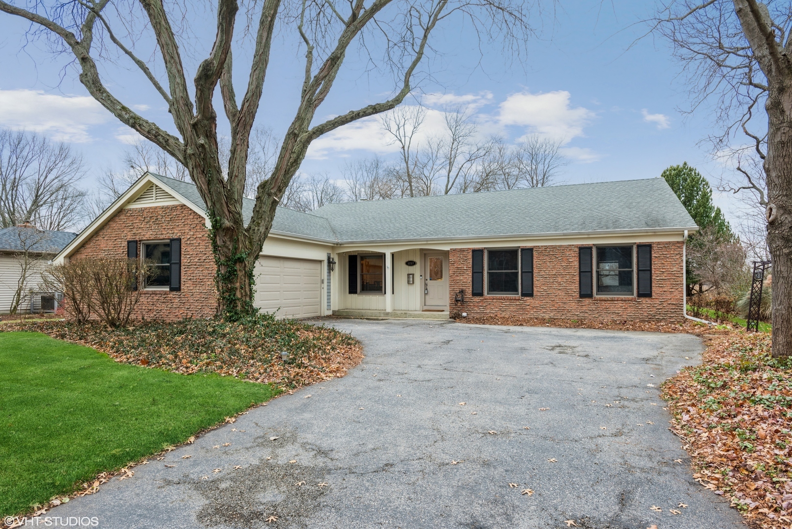 Property Photo:  1217 Heatherton Drive  IL 60563 
