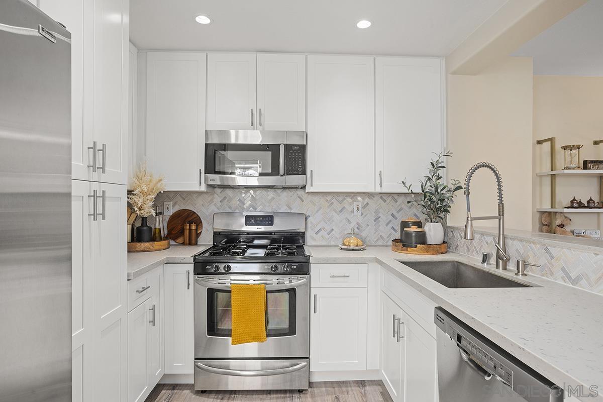 Property Photo: 10218 Wateridge Cir 173 CA 92121