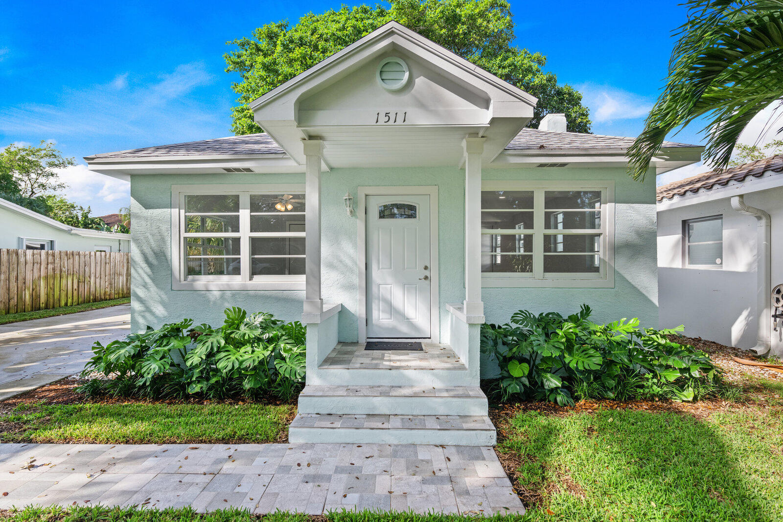 Property Photo: 1511 S Palmway FL 33460
