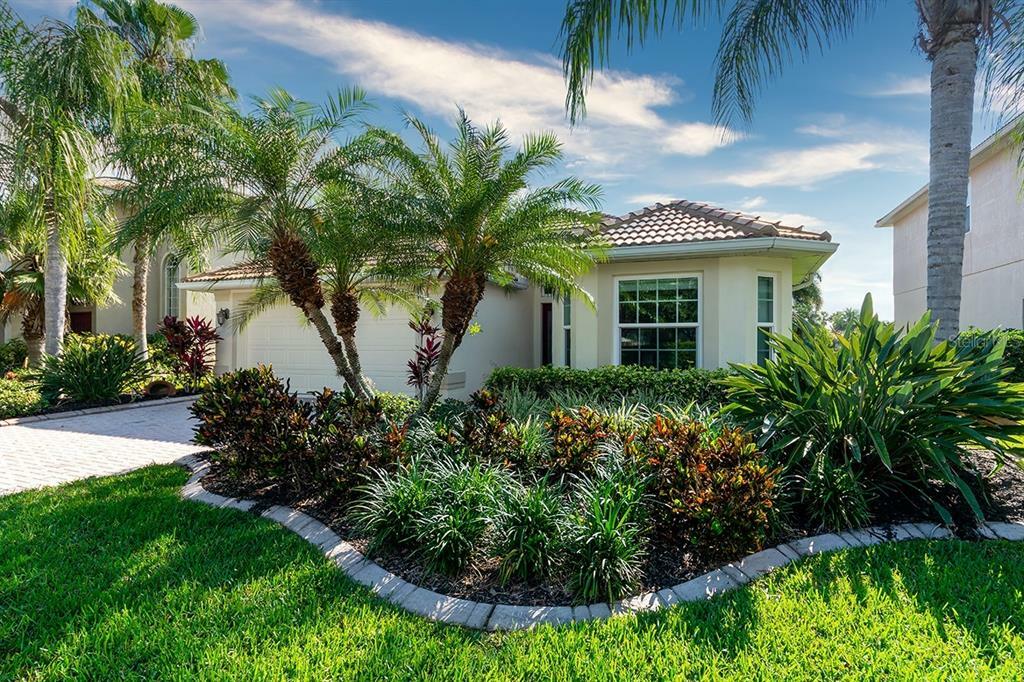 Property Photo: 215 Golden Harbour Trail FL 34212