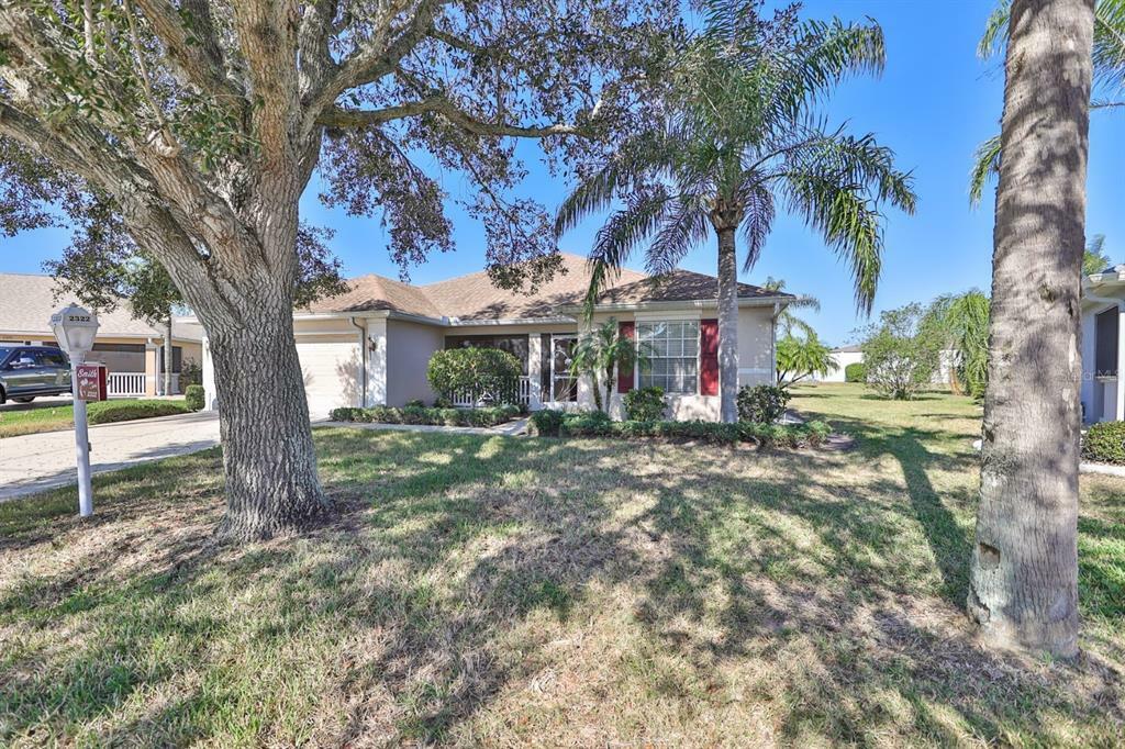 Property Photo:  2322 Emerald Lake Drive  FL 33573 