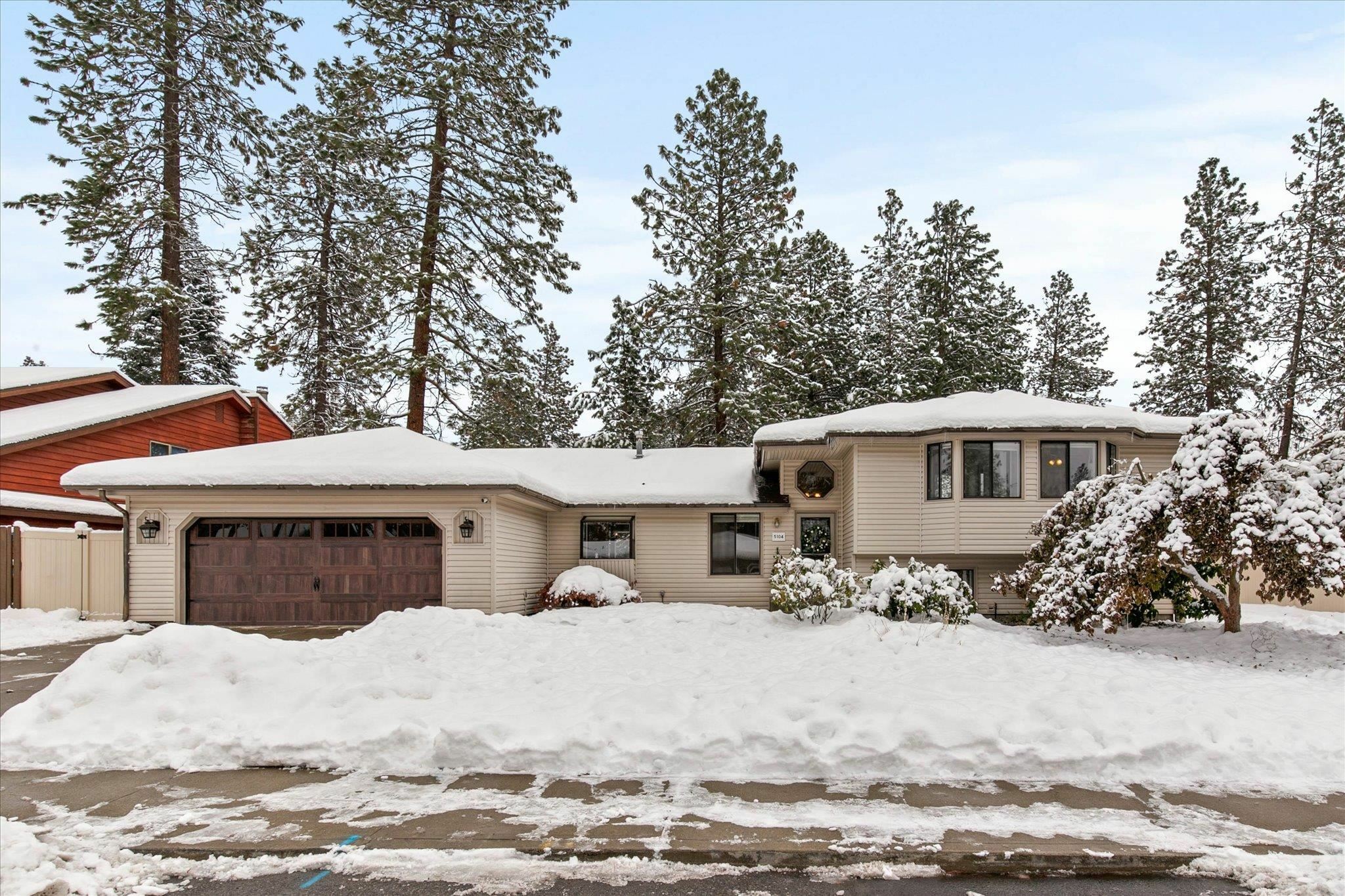 Property Photo: 5104 W Ridgecrest Dr WA 99208