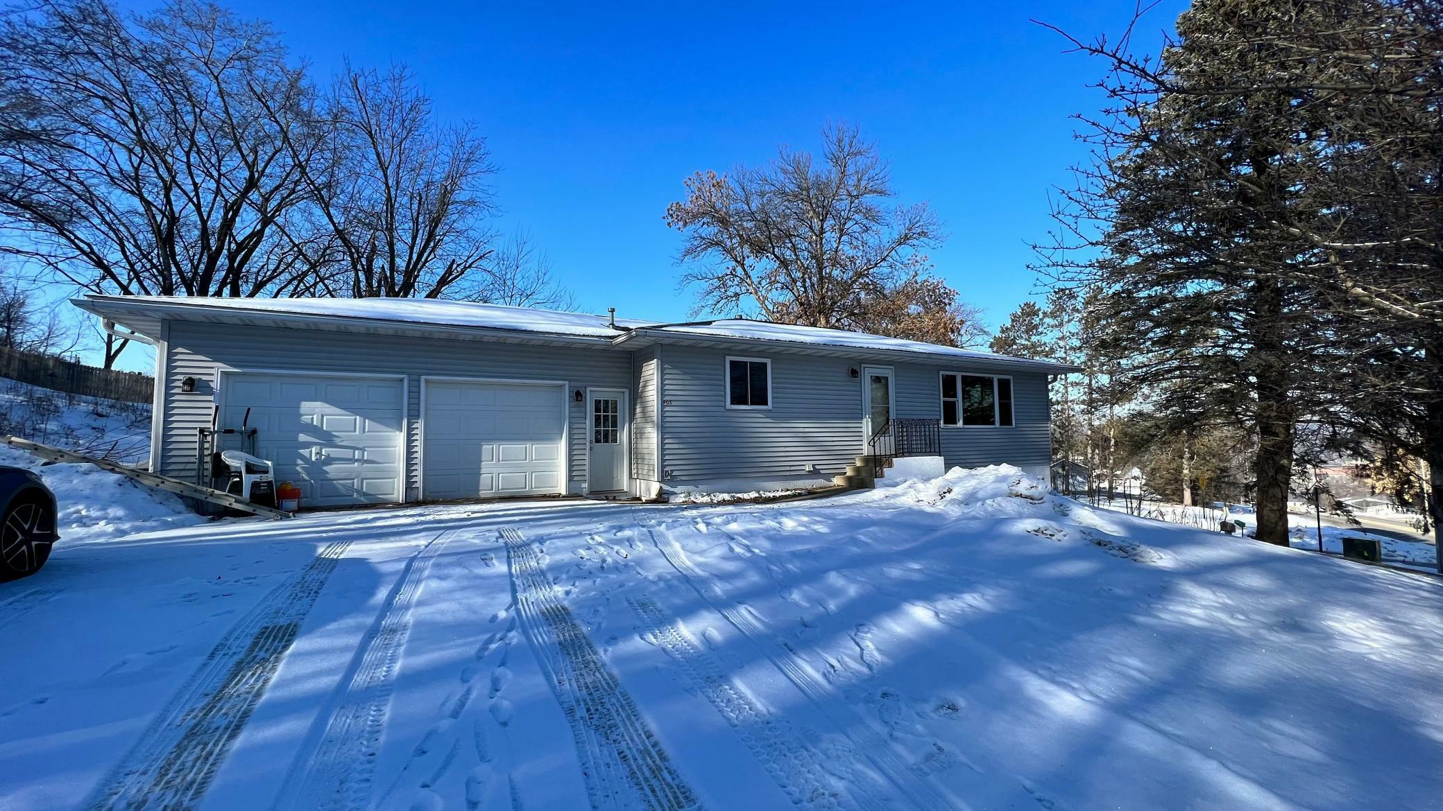 Property Photo:  905 Ridge Road S  MN 55965 