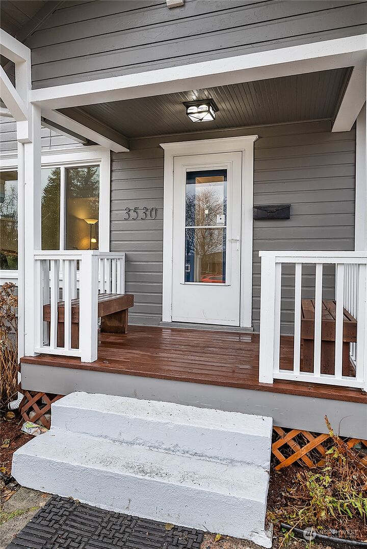 Property Photo: 3530 Lombard Avenue WA 98201
