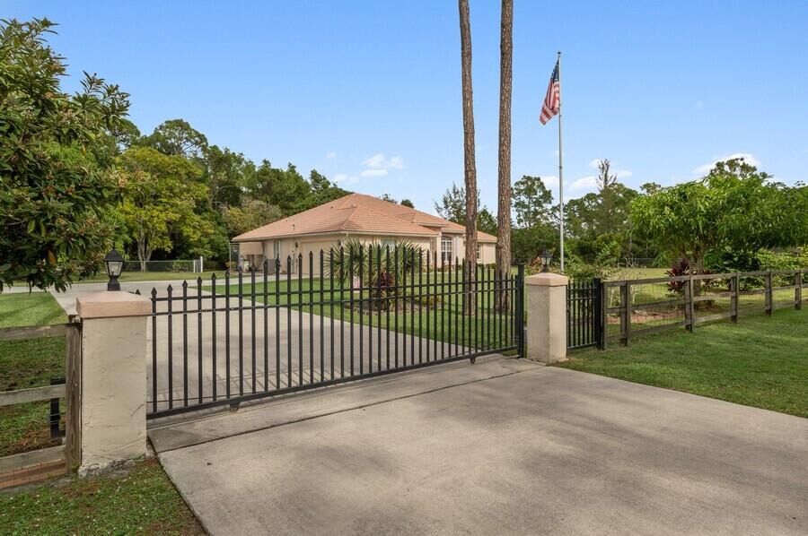 Property Photo:  17025 84th Court N  FL 33470 