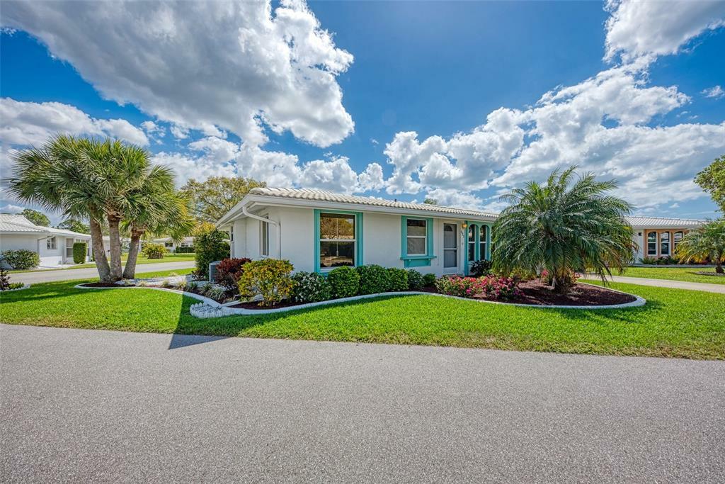 Property Photo:  527 Circlewood Drive R-16  FL 34293 