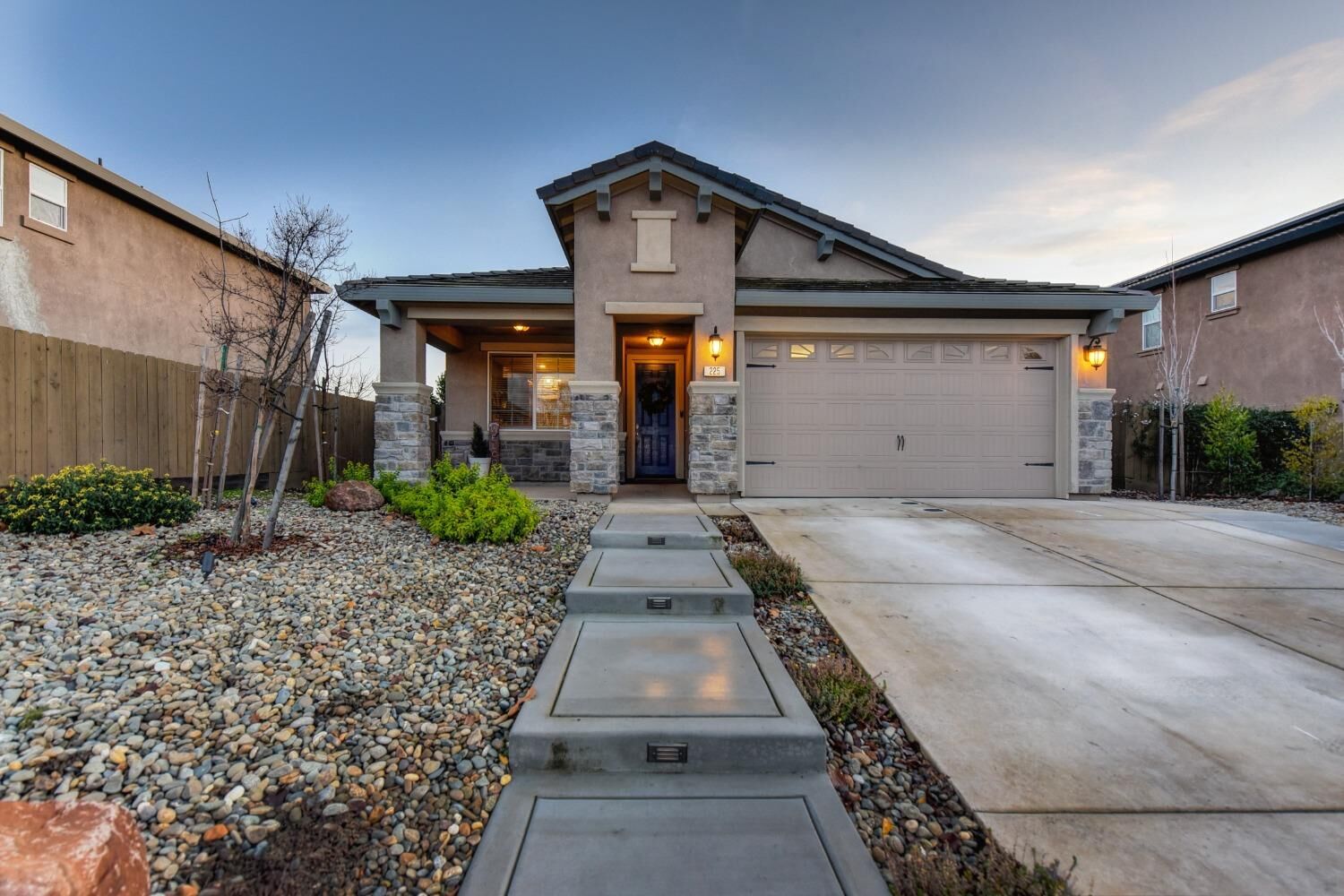 Property Photo: 225 Vanney Court CA 95661