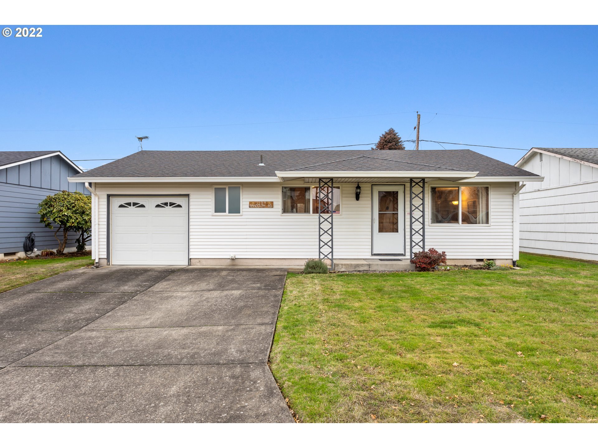 Property Photo: 1137 Randolph Rd OR 97071