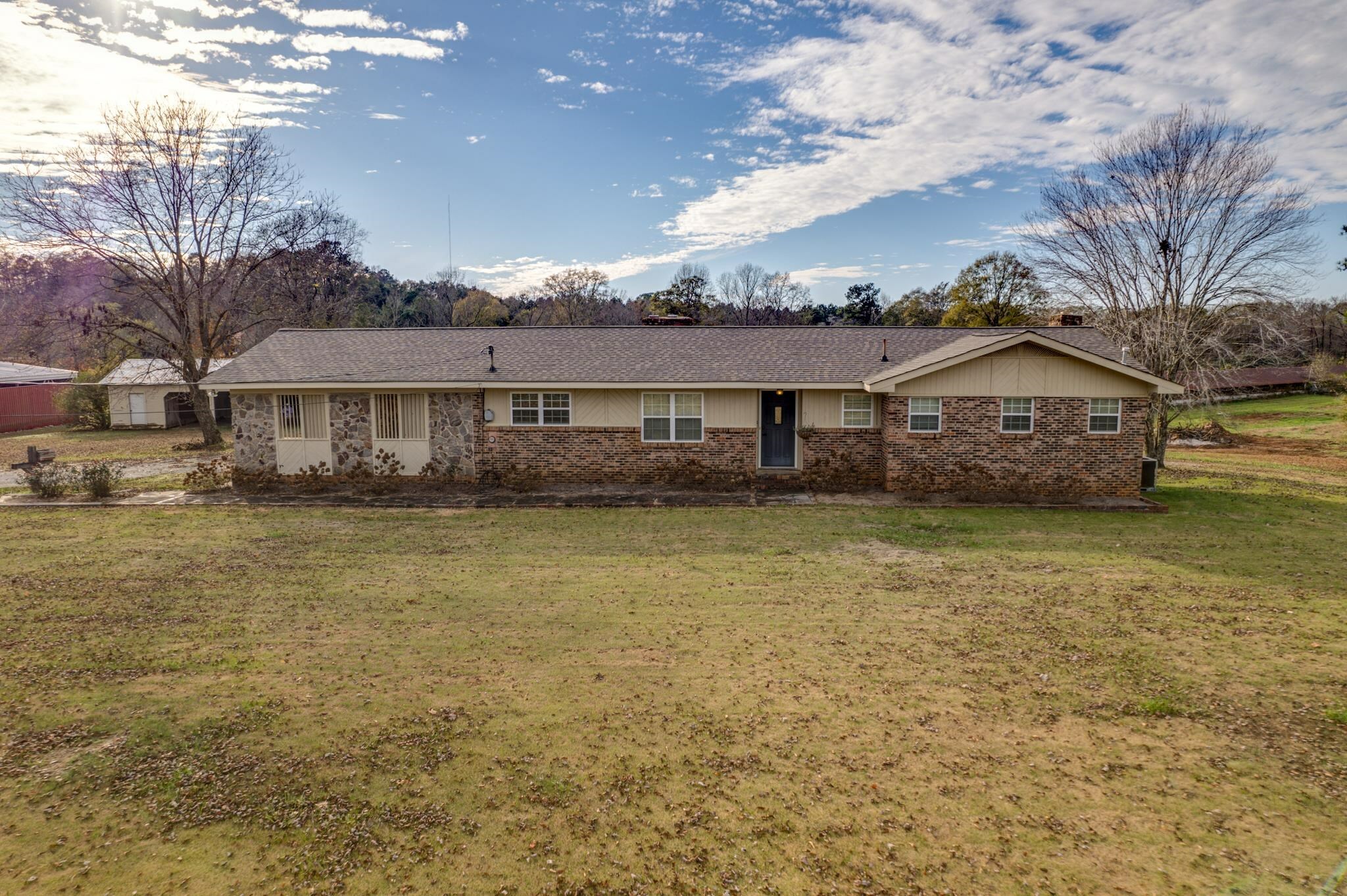Property Photo: 714 Beech Grove Rd AL 35057