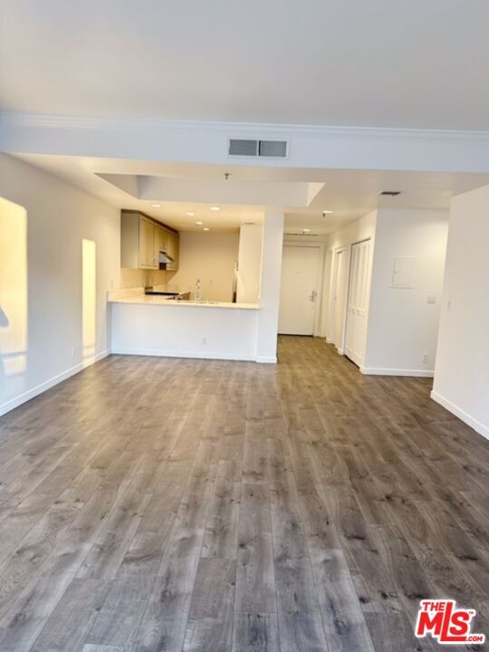 Property Photo:  230  S Hamilton Dr H201  CA 90211 