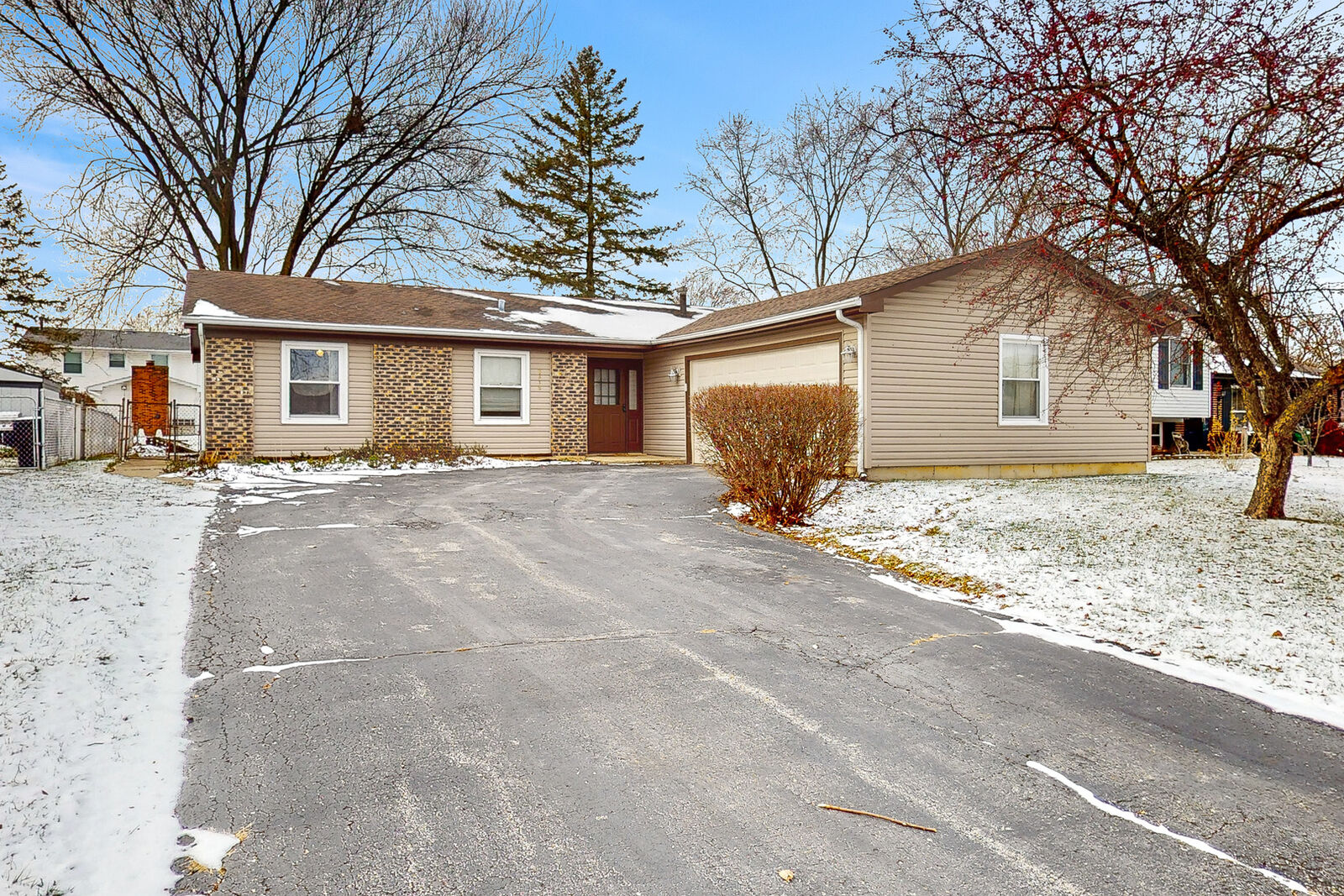 Property Photo:  8218 N Carrolton Court  IL 60133 