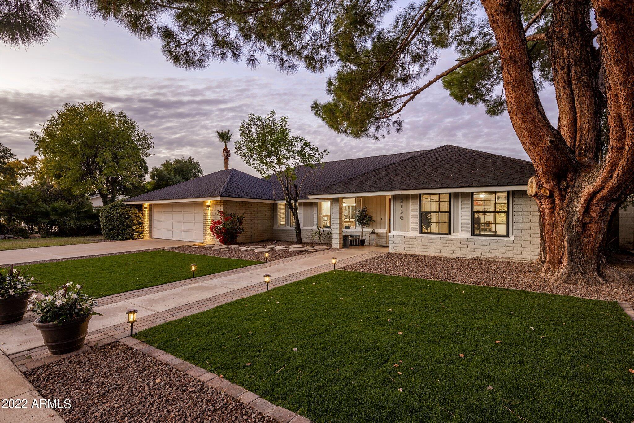Property Photo: 2120 E Knoll Circle AZ 85213