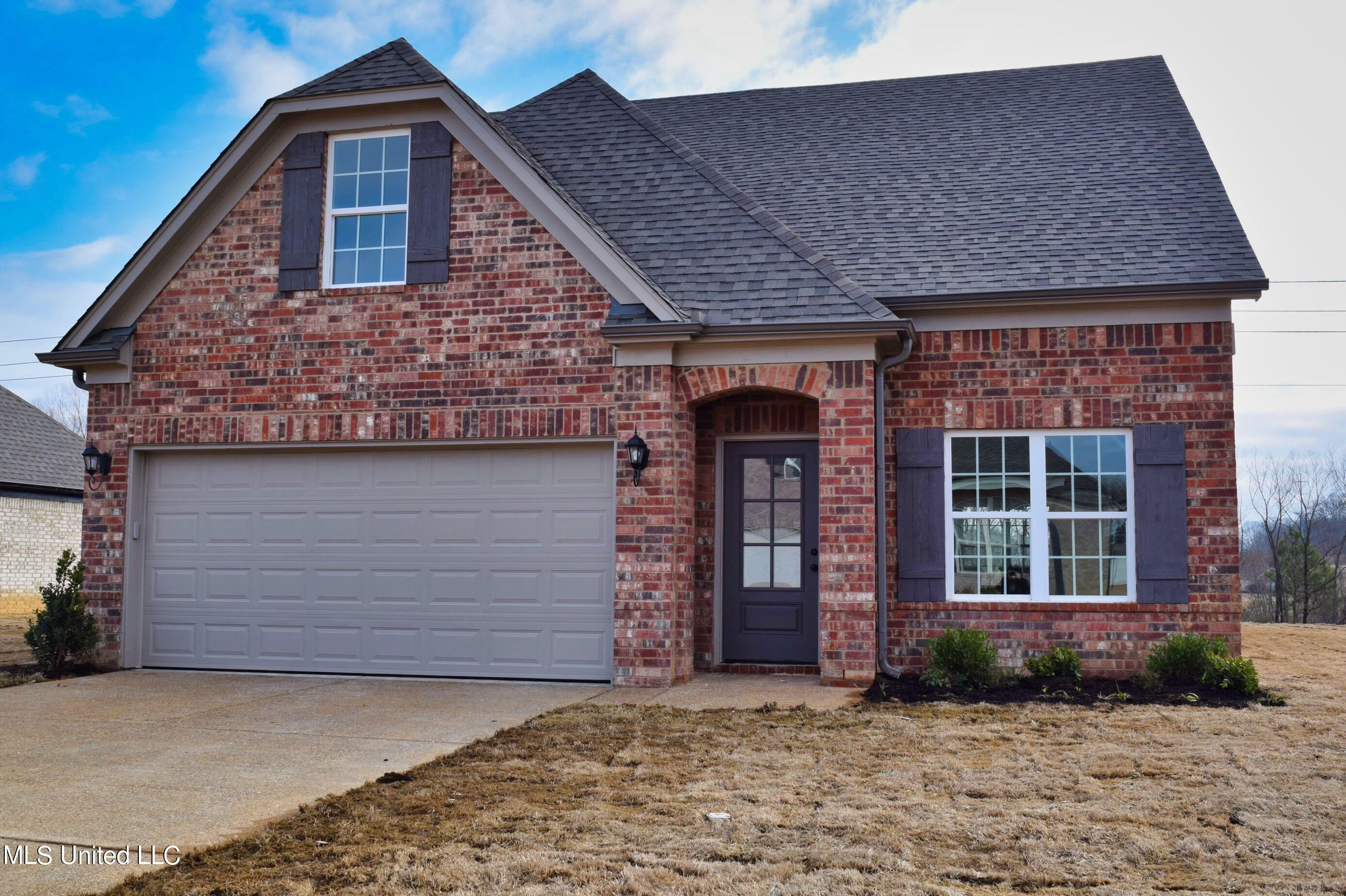 Property Photo: 2206 Metcalf Way MS 38672