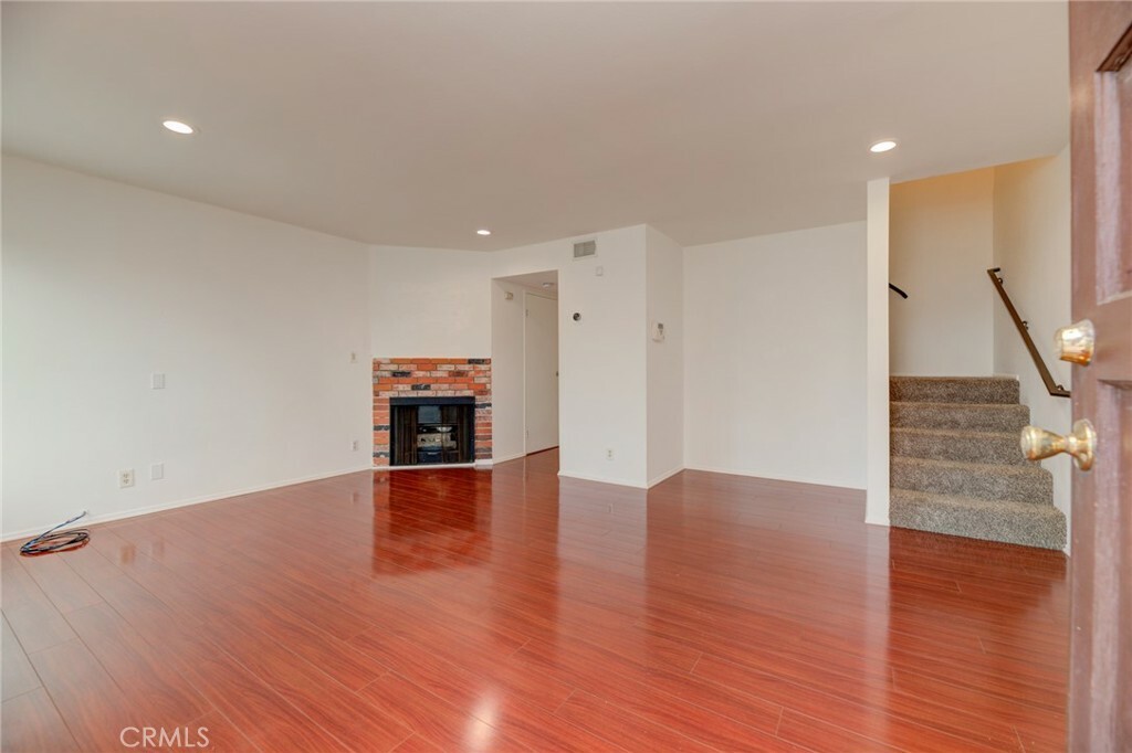 Property Photo:  808 S Osage Avenue 1  CA 90301 