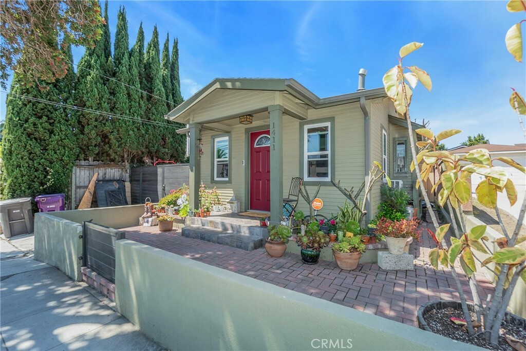 Property Photo: 1411 Termino Avenue CA 90804
