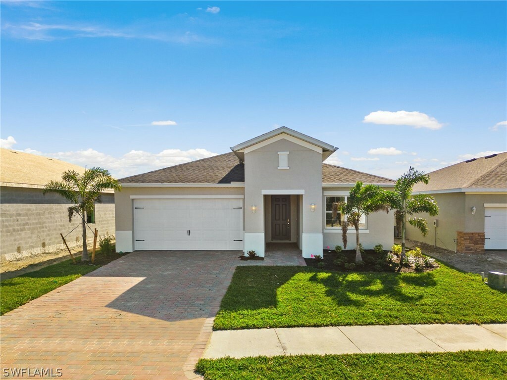 Property Photo: 828 Heather Lake Avenue FL 33993