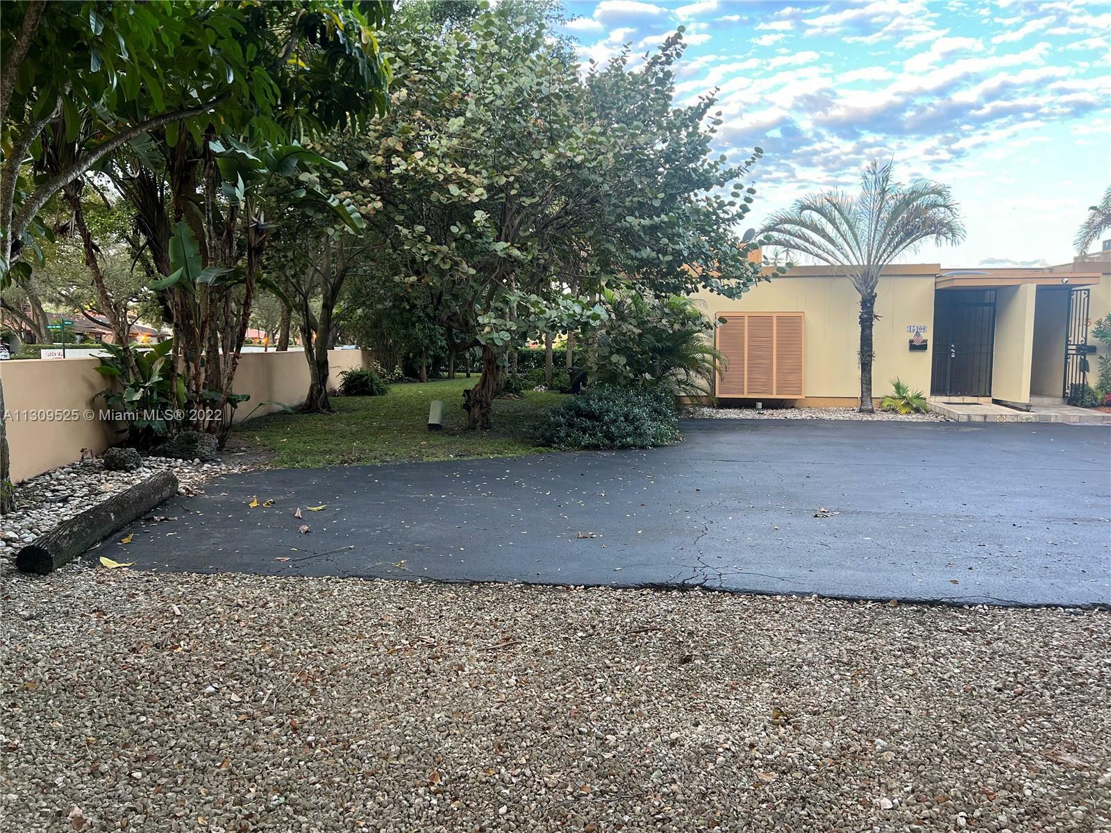 Property Photo:  15400 Sharpecroft Dr 15400  FL 33014 