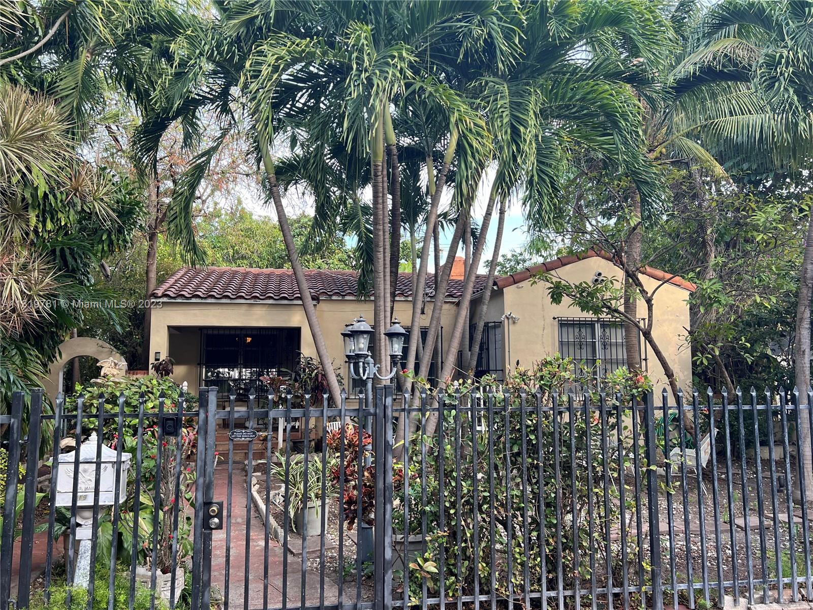 Property Photo: 719 Lenox Ave FL 33139