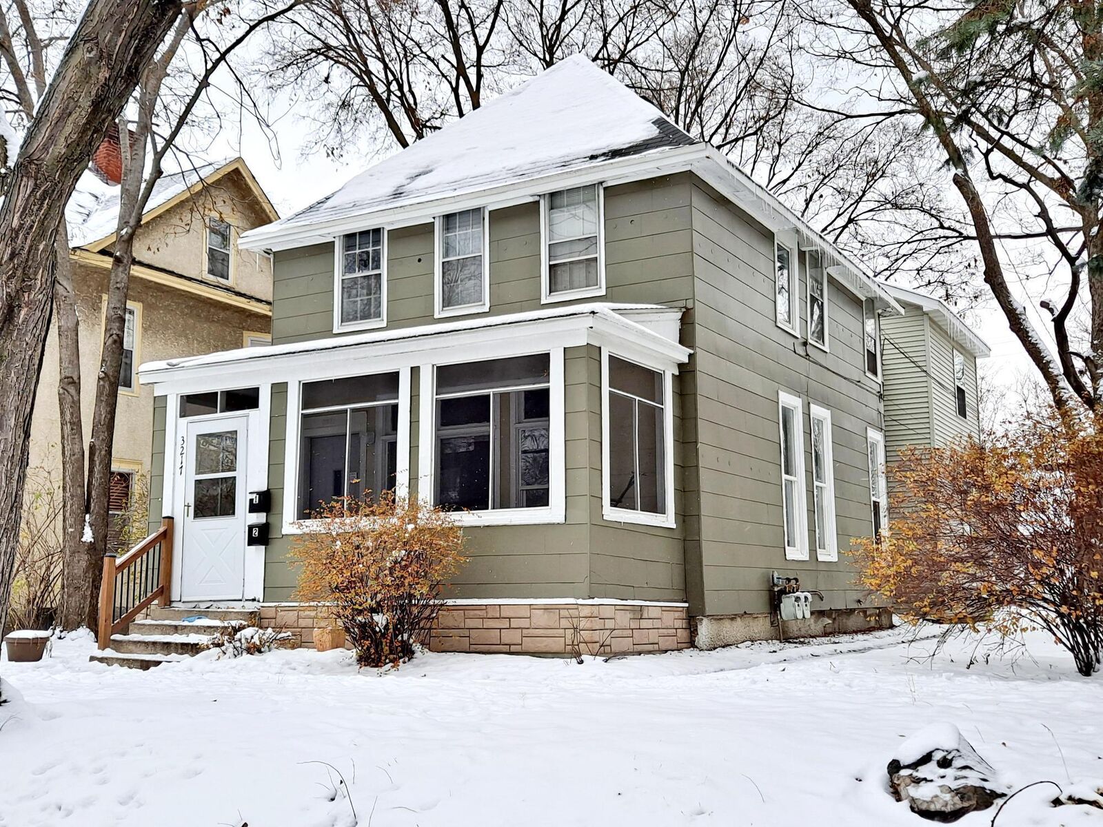 Property Photo: 3217 Dupont Avenue S MN 55408