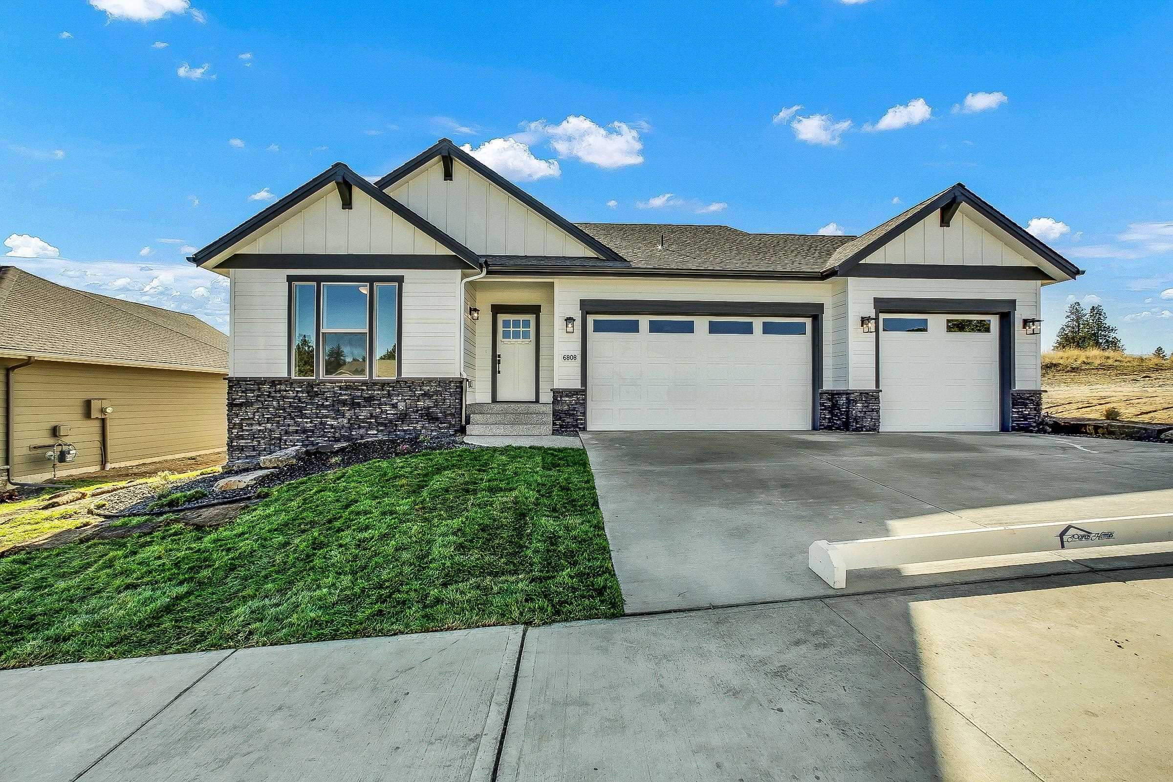 Property Photo: 529 W Basalt Ridge Dr WA 99224