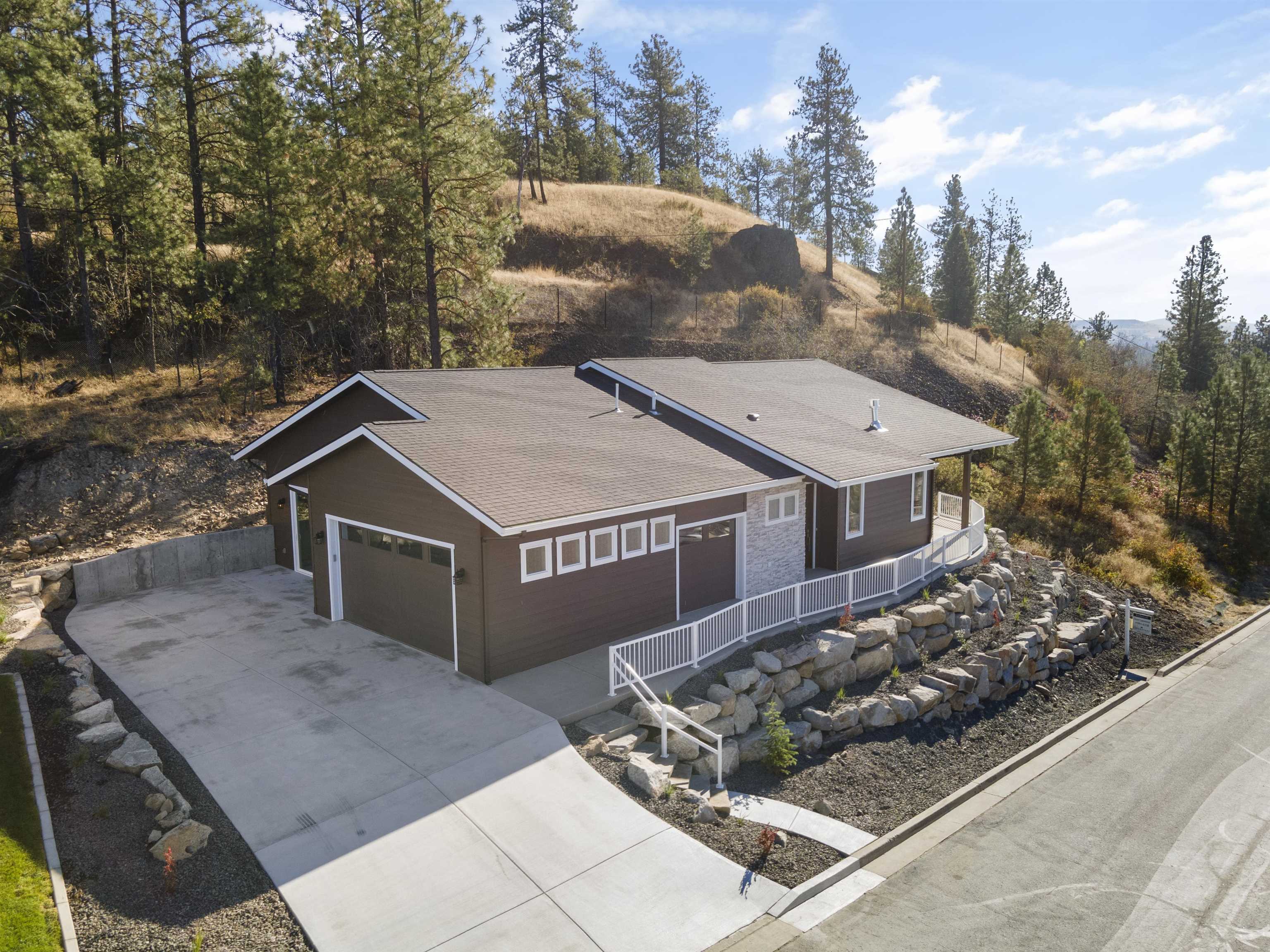 Property Photo: 13622 N Eagle View Ln WA 99208