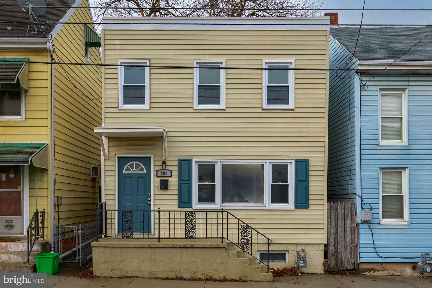 Property Photo: 206 S Sherman Street PA 17403
