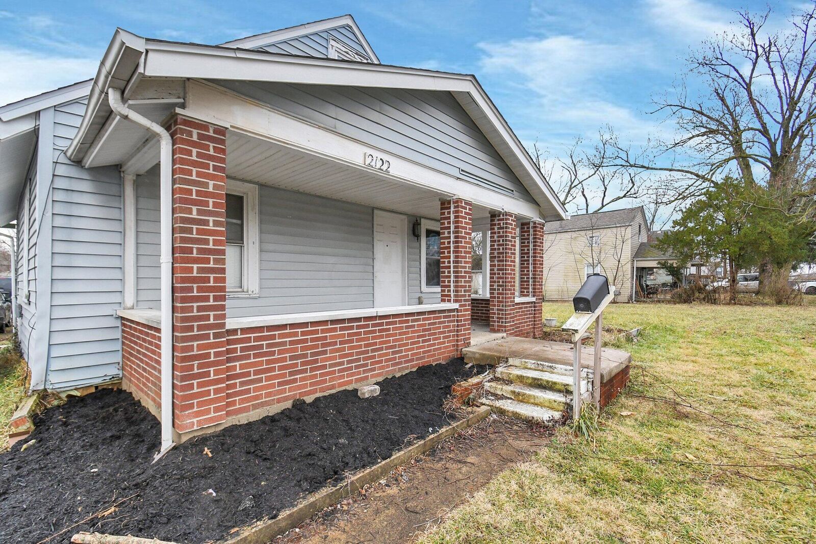 Property Photo:  2122 Parkwood Avenue  OH 43219 