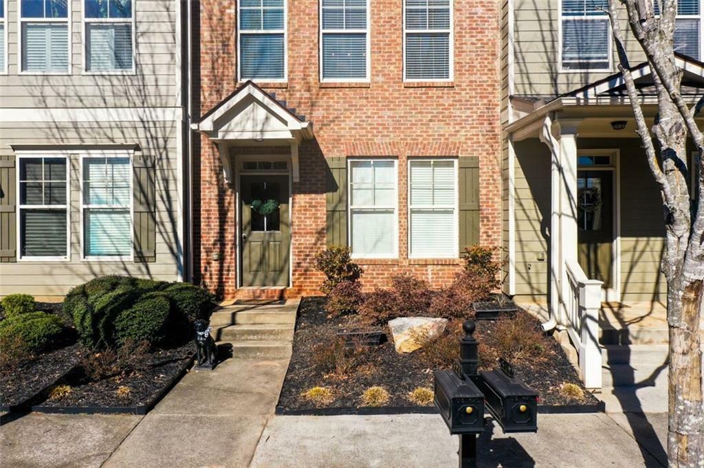 Property Photo: 521 Grove Field Court GA 30024