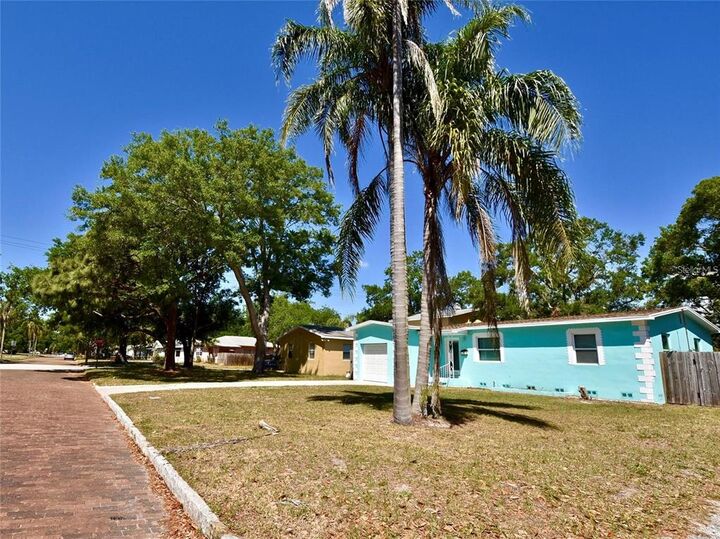 Property Photo: 5353 2nd Avenue N FL 33707