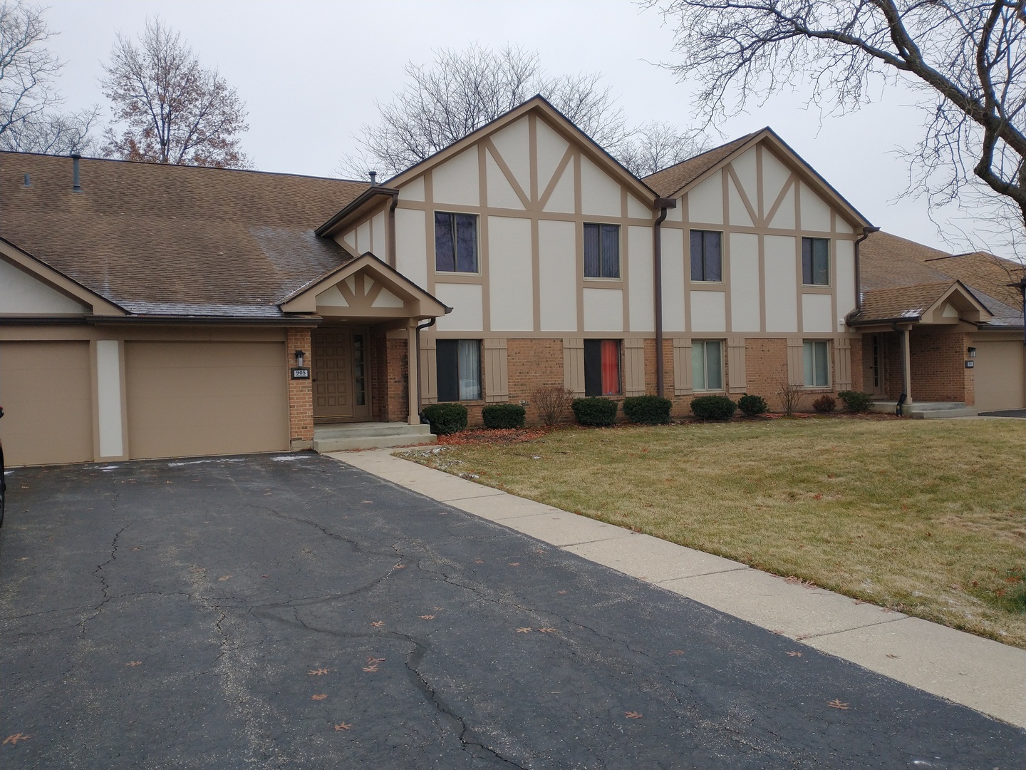 Property Photo:  905 Surrey Drive 2B  IL 60193 