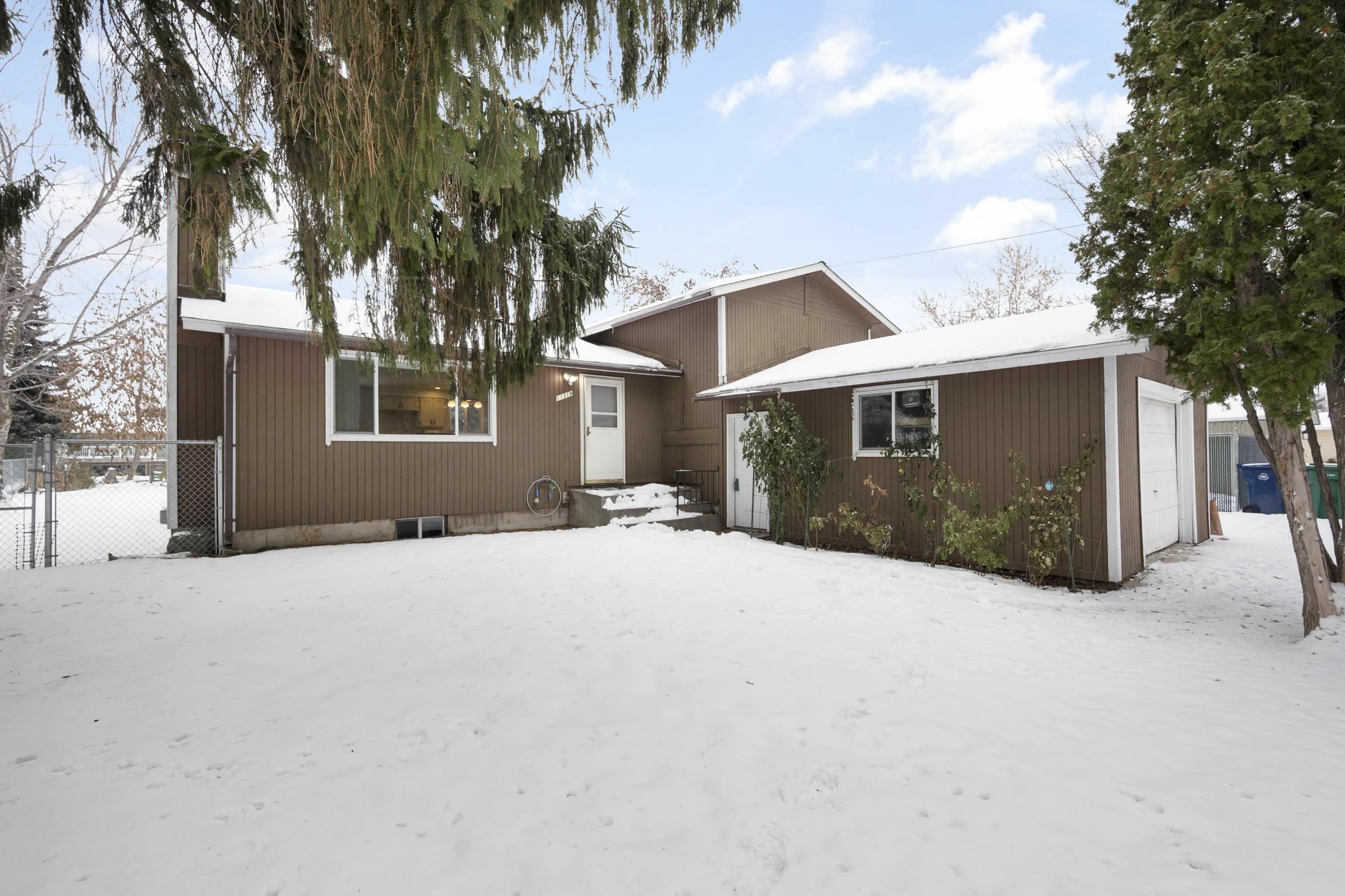 Property Photo: 11319 E Grace Ave WA 99206