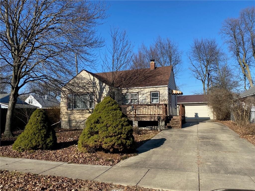 Property Photo:  3220 Oak Avenue  IL 61938 