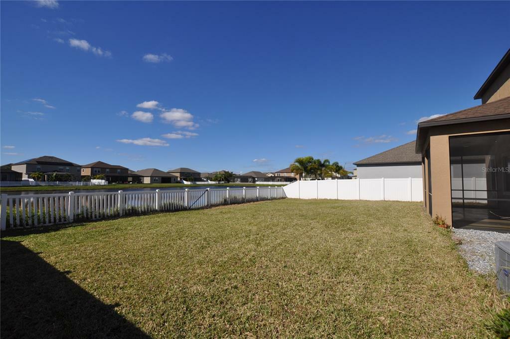 Property Photo:  13613 White Sapphire Road  FL 33579 