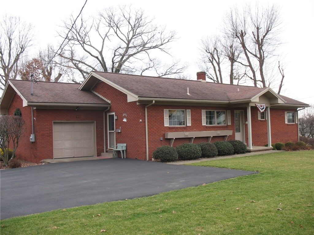 Property Photo:  1234 Oak Street  PA 15425 