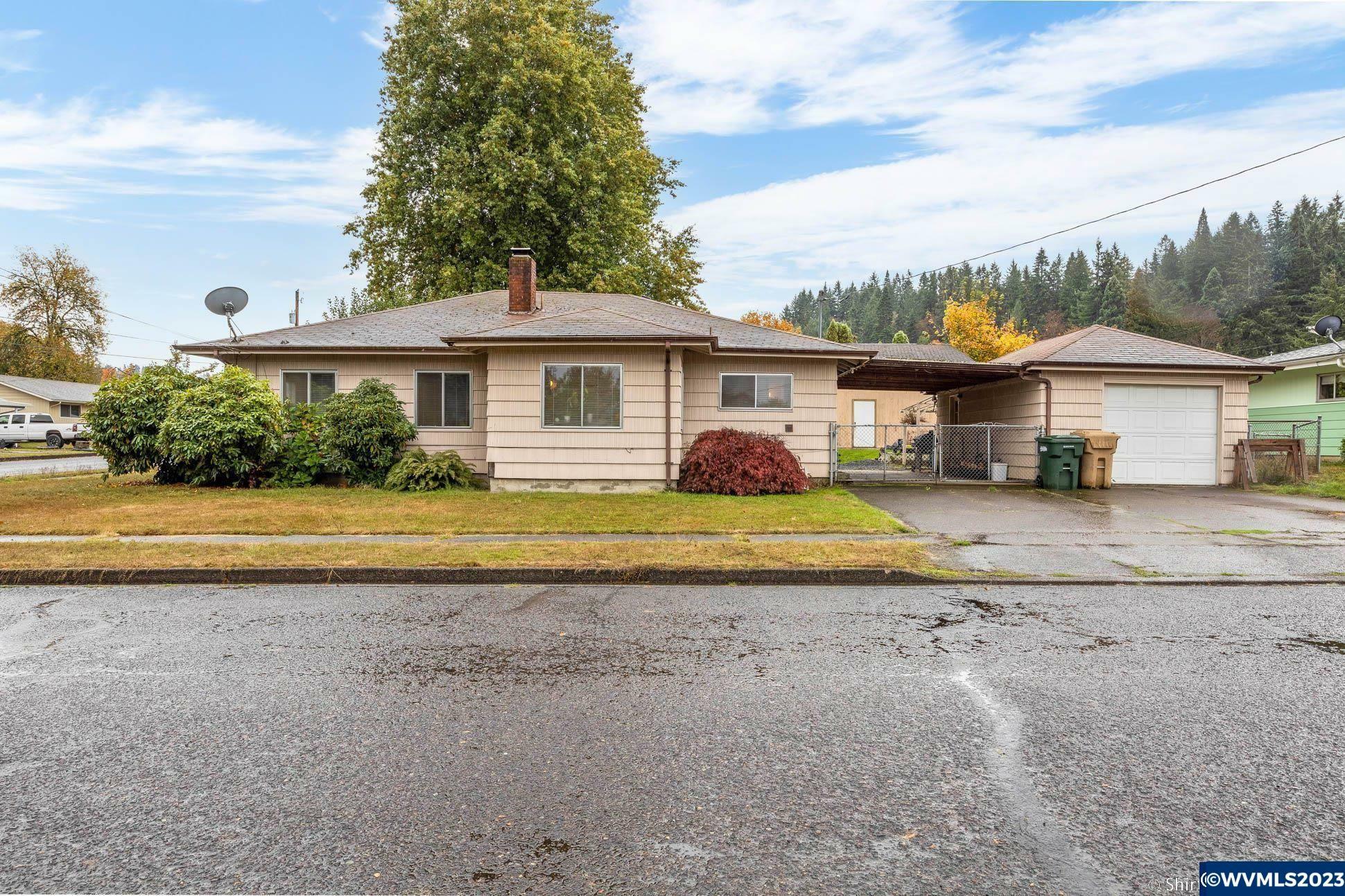 Property Photo:  888  4th Av  OR 97386 