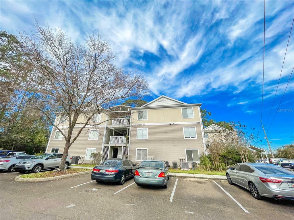 Property Photo: 4000 SW 23rd Street 6-304 FL 32608