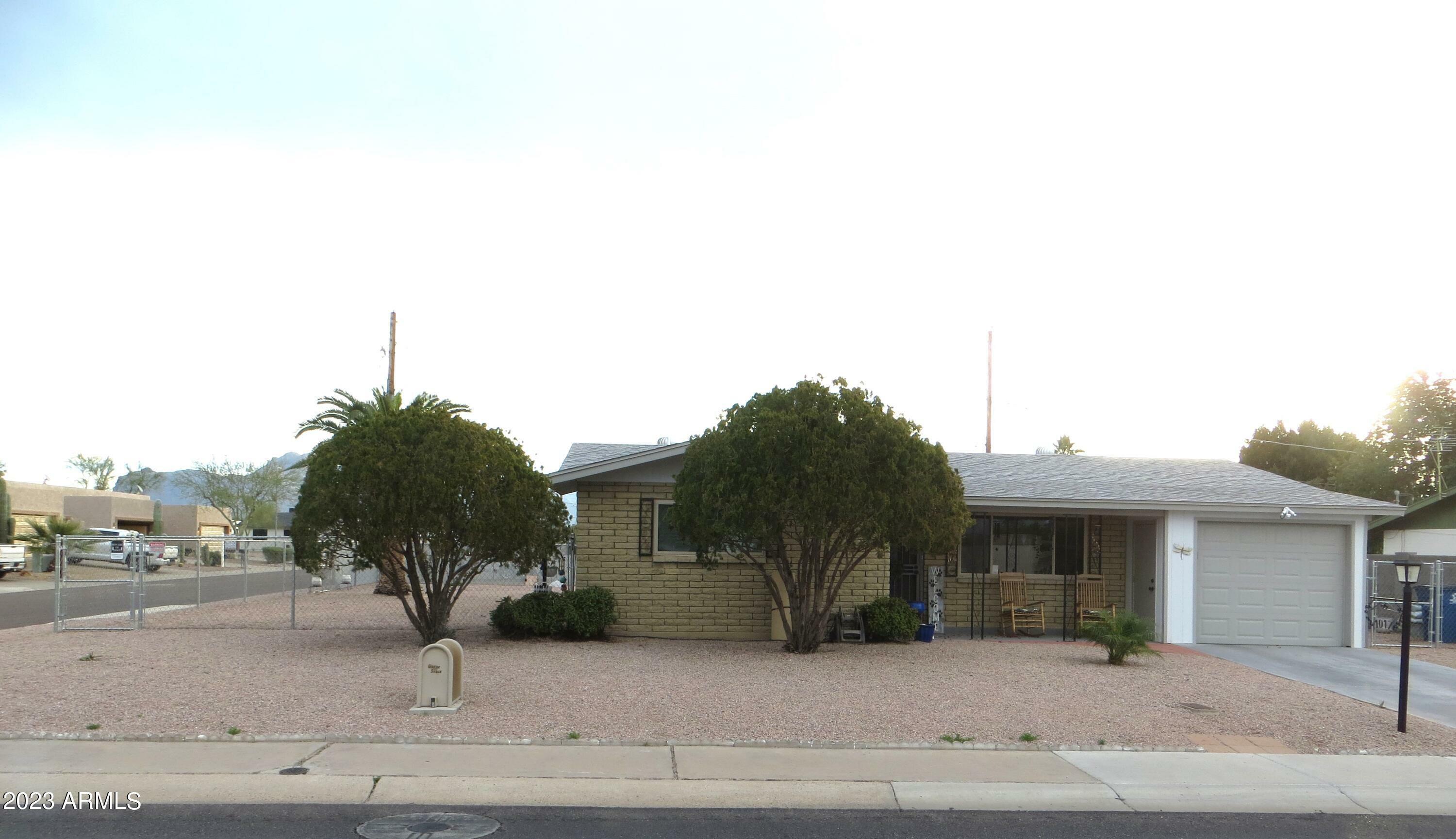 Property Photo:  1017 S Delaware Drive  AZ 85120 