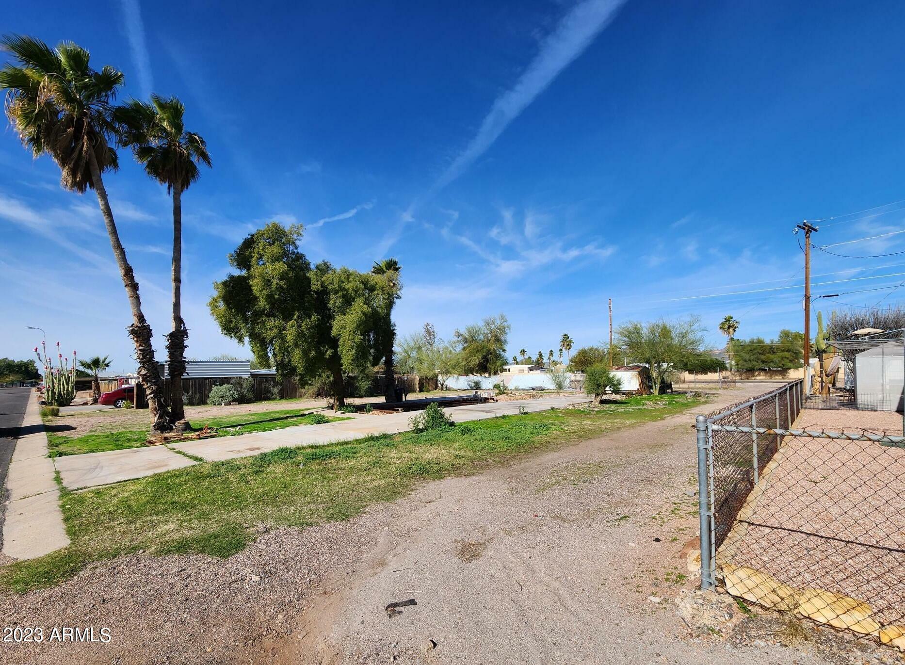 Property Photo:  2720 W Cholla Street 7  AZ 85120 