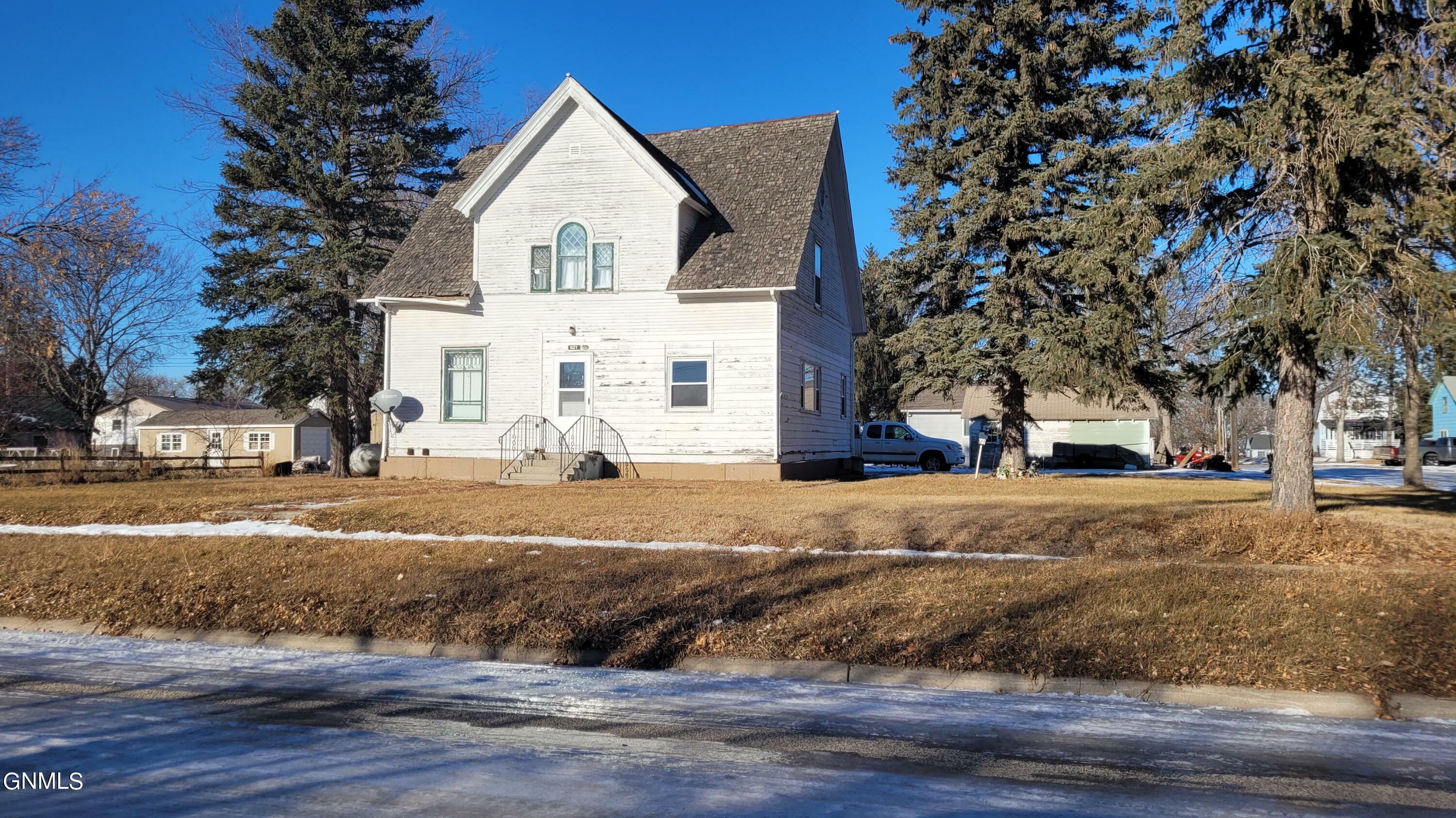 Property Photo:  621 1st Street N  ND 58436 